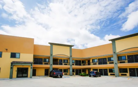 Scottish Inn & Suites Отели в г. Бейтаун