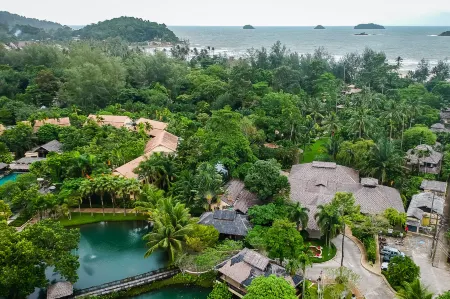 Centara Koh Chang Tropicana Resort Отели рядом с достопримечательностью «Водопад Клонг Плу»