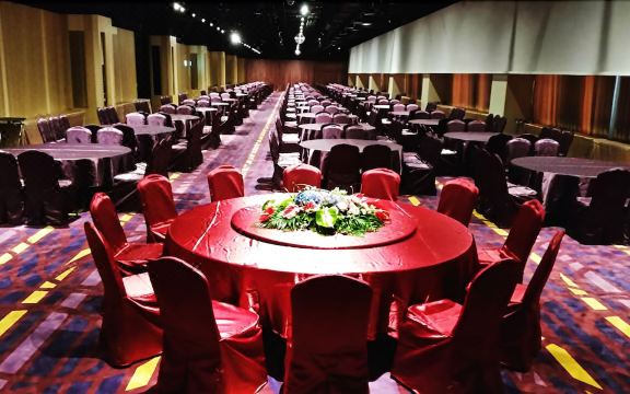 1. 그랜드 로열 호..