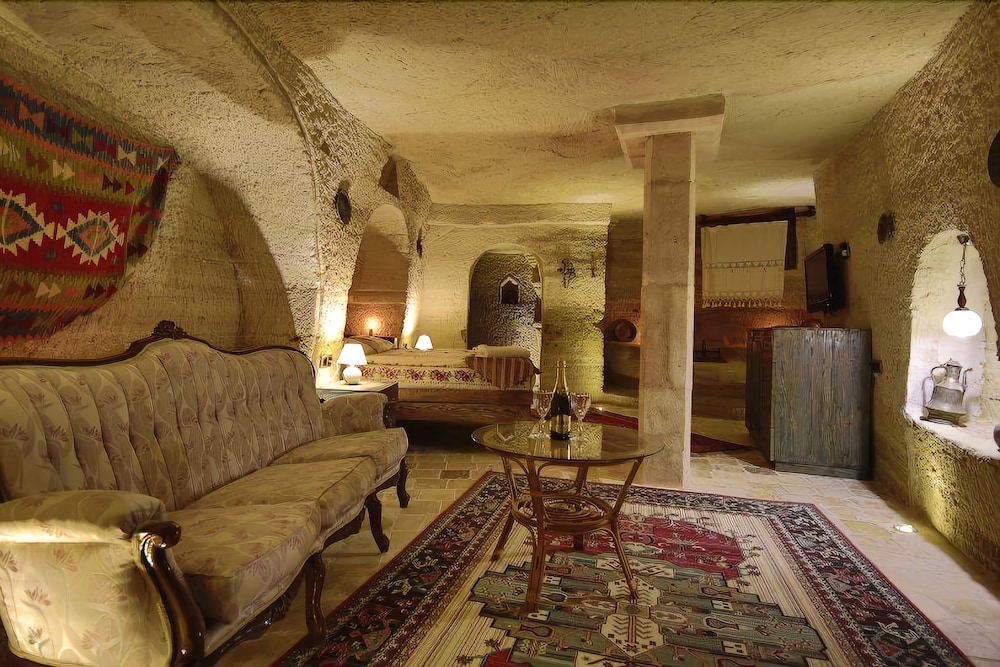 Kayatas Cave Suites