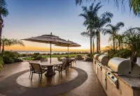 Dolphin Bay Resort and Spa - bar
