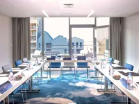 Radisson Blu Hotel Bordeaux Hotels near Chartrons Tram Stop