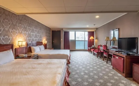 New Plaza Hotel Hoteles en Fengyuan Station