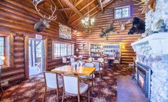 Kootenay Park Lodge