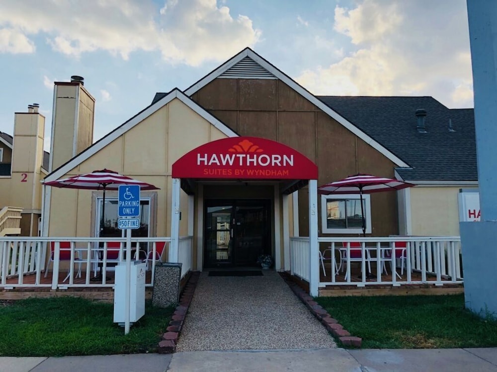 Hawthorn Suites Wichita East