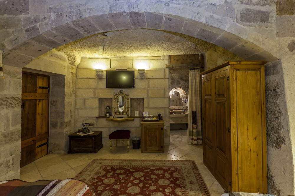 Mithra Cave Hotel