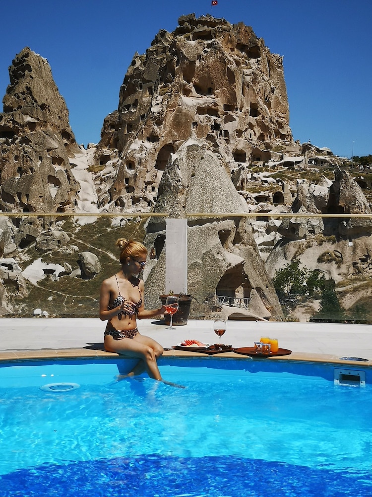 Hermes Cave Hotel