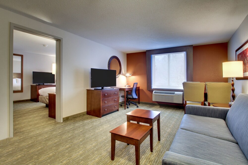 Holiday Inn Express & Suites - Lincoln East - White Mountains, an Ihg Hotel