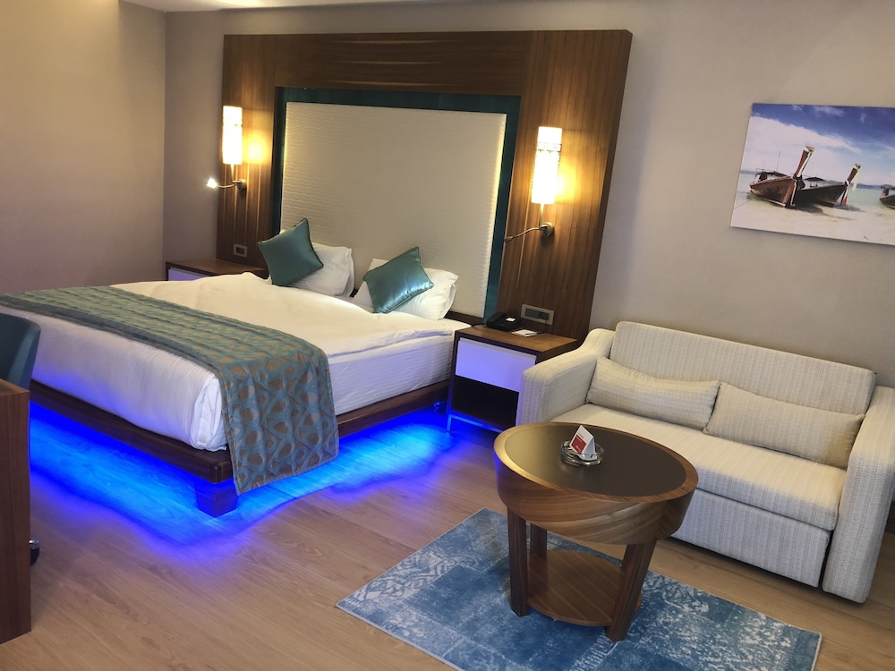 Ramada Hotel & Suites Kusadasi