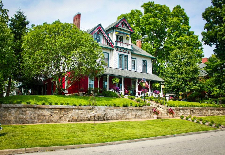 Evans Holly Grove Inn B&B - Housity