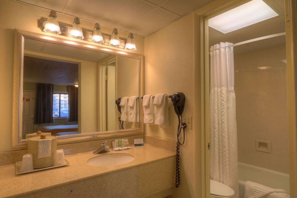 Quality Inn & Suites at Dollywood Lane