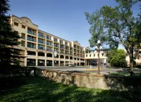 Temple Gardens Hotel & Spa Hotels in Мус-Джо