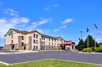 Holiday Inn Express & Suites Topeka West I-70 Wanamaker Hotels near Dillard＇s