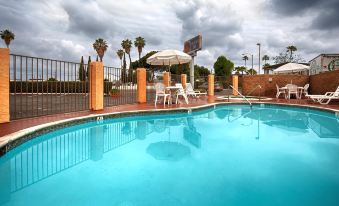 Rancho San Diego Inn & Suites - Housity