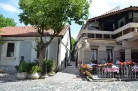 Garni Hotel le Petit Piaf Hotels near Dino Park "Jura Avantura"