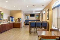 Comfort Inn DeKalb - Adjacent the University Hotels in DeKalb Township