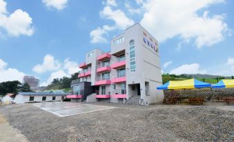 Samcheok Star of the Sea Pension (Ocean View, Pet Companion)