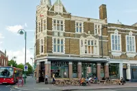 Red Lion Hotels in Waltham Forest