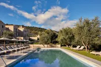 100 Rizes Seaside Resort- Small Luxury Hotels of the World - С бассейном