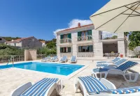 Villa Vjeka Cozy Family Retreat with Heated Pool, Brač Island - Biệt thự