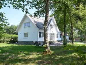 Superb Holiday Home With Garden in Serinchamps