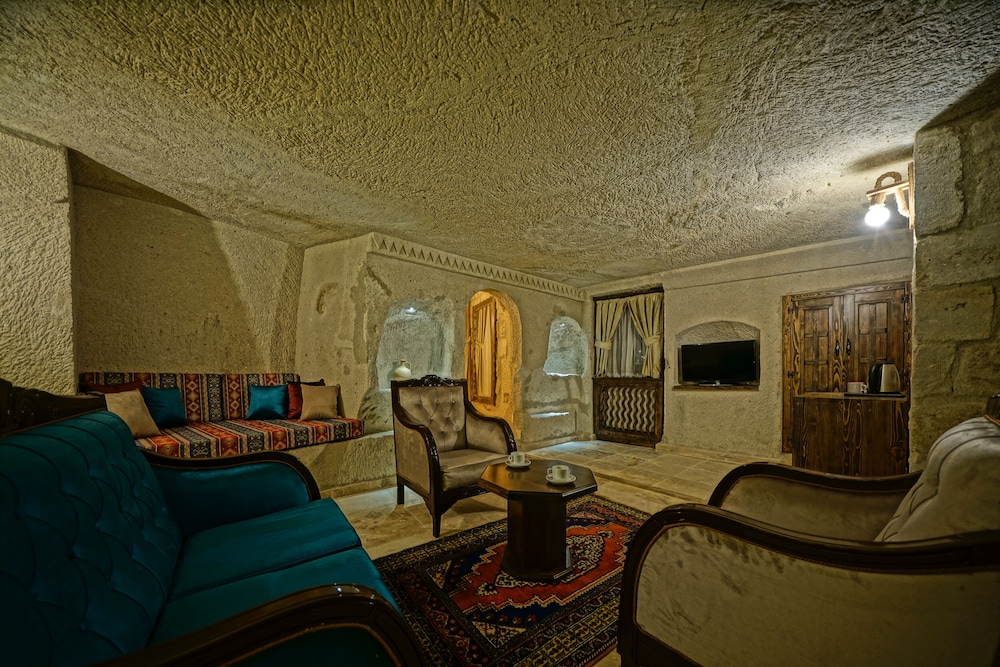 Castle Cave Hotel