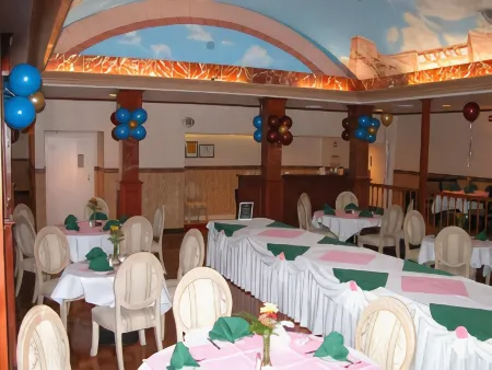 Best Western Diamond Bar Hotel & Suites Отели рядом с достопримечательностью «Даймонд-Бар Хай Скул»