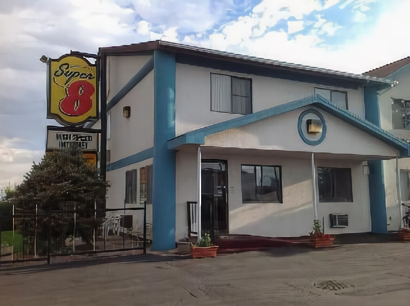 Super 8 by Wyndham Riverton