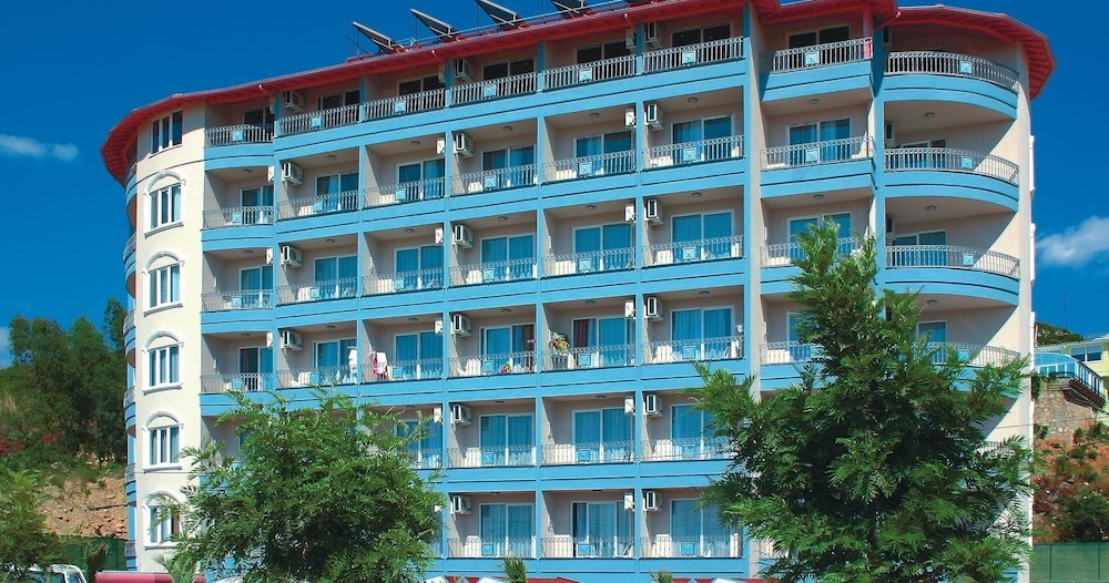 Holiday Line Beach Hotel