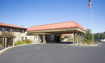 Best Western Plus Lake Front Hotel