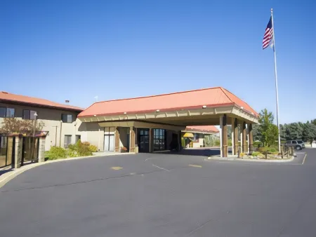 Best Western Plus Lake Front Hotel