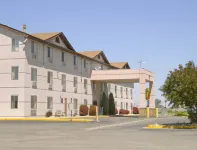 Super 8 by Wyndham Henderson North East Denver Hotels in Сортон