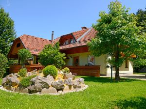 Family Holiday Home Hidden Paradise