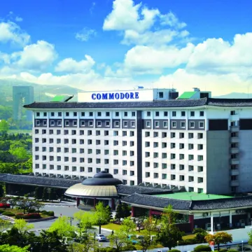 Commodore Hotel Gyeongju Отели рядом с достопримечательностью «Храм Пэннюльса»
