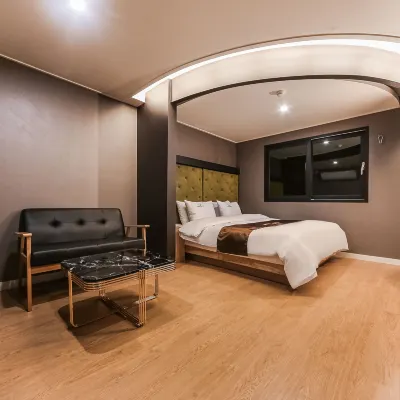 โรงแรมฟอร์เรสต์ 701 โรงแรมใกล้ซินชอน-ดง