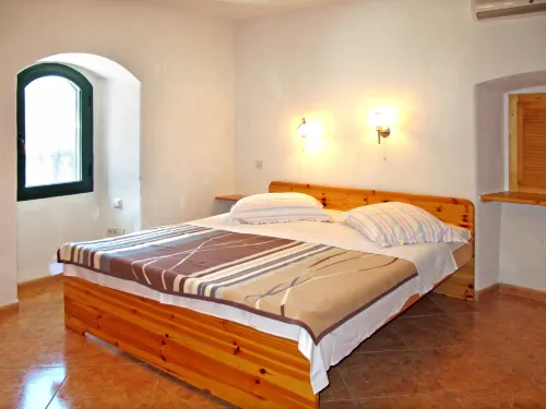 Mick Hotels in Merag