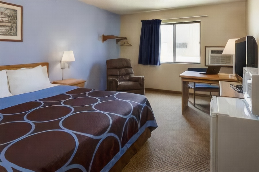 Super 8 by Wyndham Iowa City/Coralville