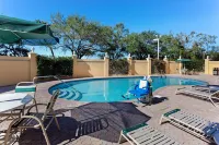 La Quinta Inn & Suites by Wyndham Sarasota Downtown - parking