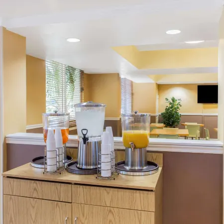 La Quinta Inn & Suites by Wyndham Sarasota Downtown