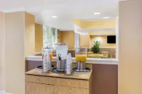 La Quinta Inn & Suites by Wyndham Sarasota Downtown - breakfast
