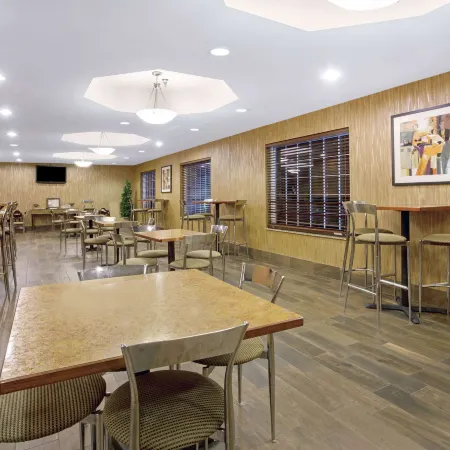 La Quinta Inn & Suites by Wyndham Dickinson