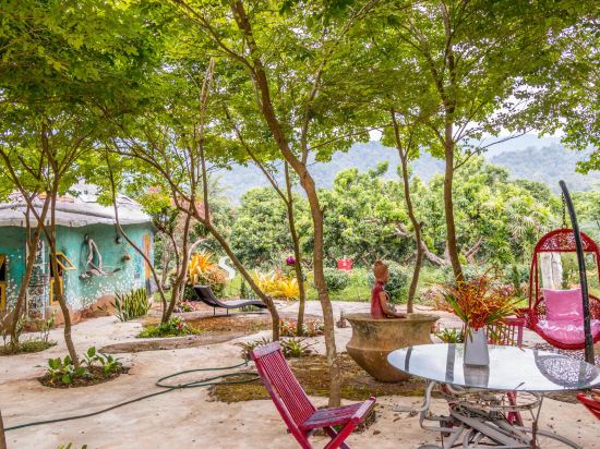 จักรวาล บ้านดิน รีสอร์ท