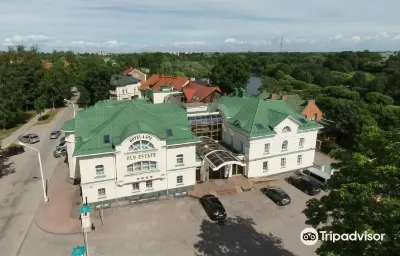 Old Estate Hotel and Spa (Олд Эстейт) Отели рядом с достопримечательностью «Церковь Успенья Богородицы с Пароменья»