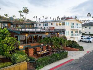 Fleetwood by AvantStay Retro Oceanfront Home w Two Expansive Patios