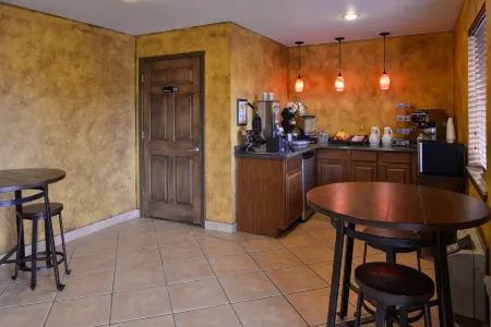 Americas Best Value Inn and Suites Little Rock