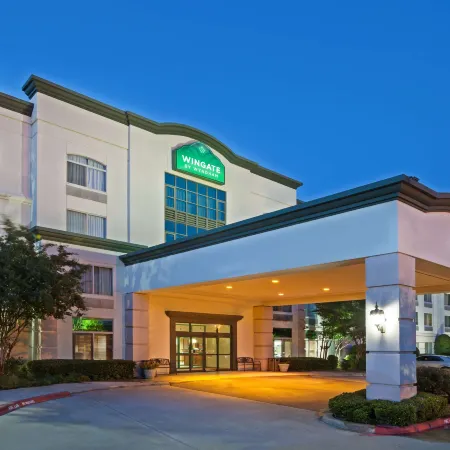 Holiday Inn Express & Suites ARLINGTON NORTH – STADIUM AREA by IHG