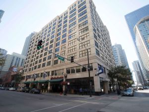 Hampton Inn & Suites Chicago-Downtown