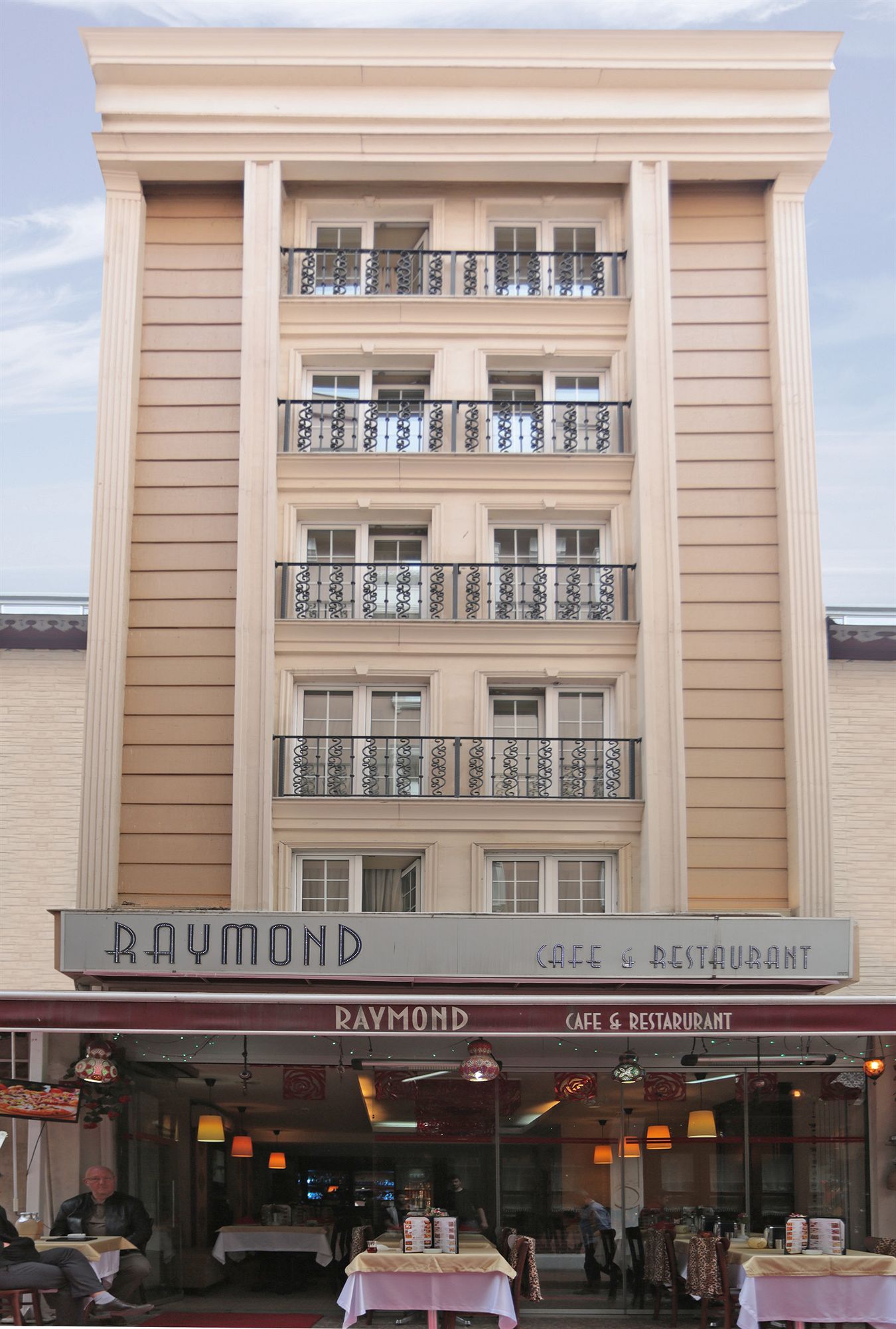 Raymond Hotel