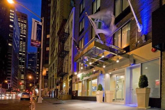 Holiday Inn Express Wall Street An Ihg Hotel Room Reviews Photos New York 2021 Deals Price Trip Com