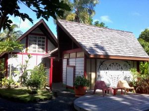 Linareva Moorea Beach Resort